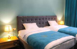 Отель Belona Hotel Кутаиси Большой двухместный номер с 1 кроватью или 2 отдельными кроватями-1